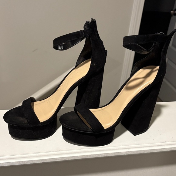Elegant Black Platform Heels - Picture 1 of 5